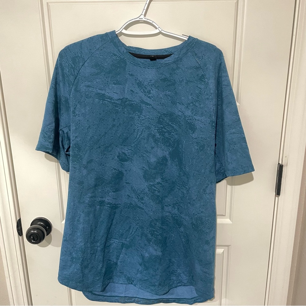 Mens Lululemon T shirt size XL blue